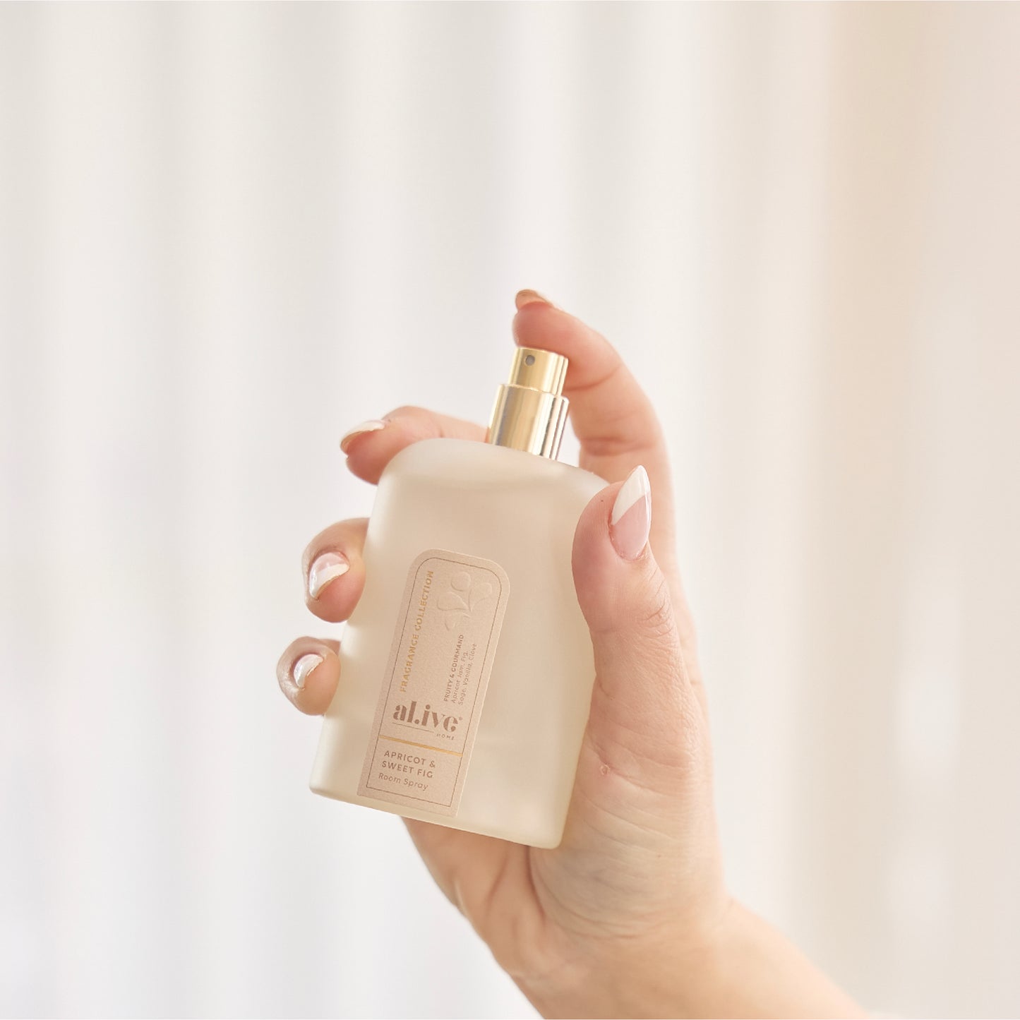al.ive room spray - apricot & sweet fig